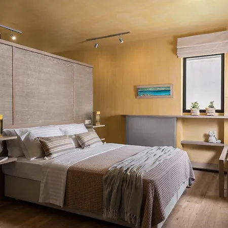 Luxury Pool House In Chania